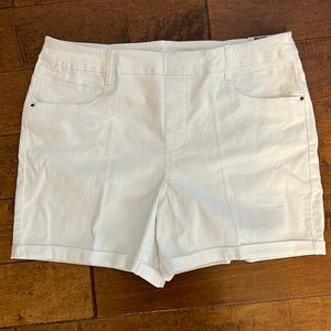 Time and Tru Pull-On White Stretch Jean Shorts Size XXL